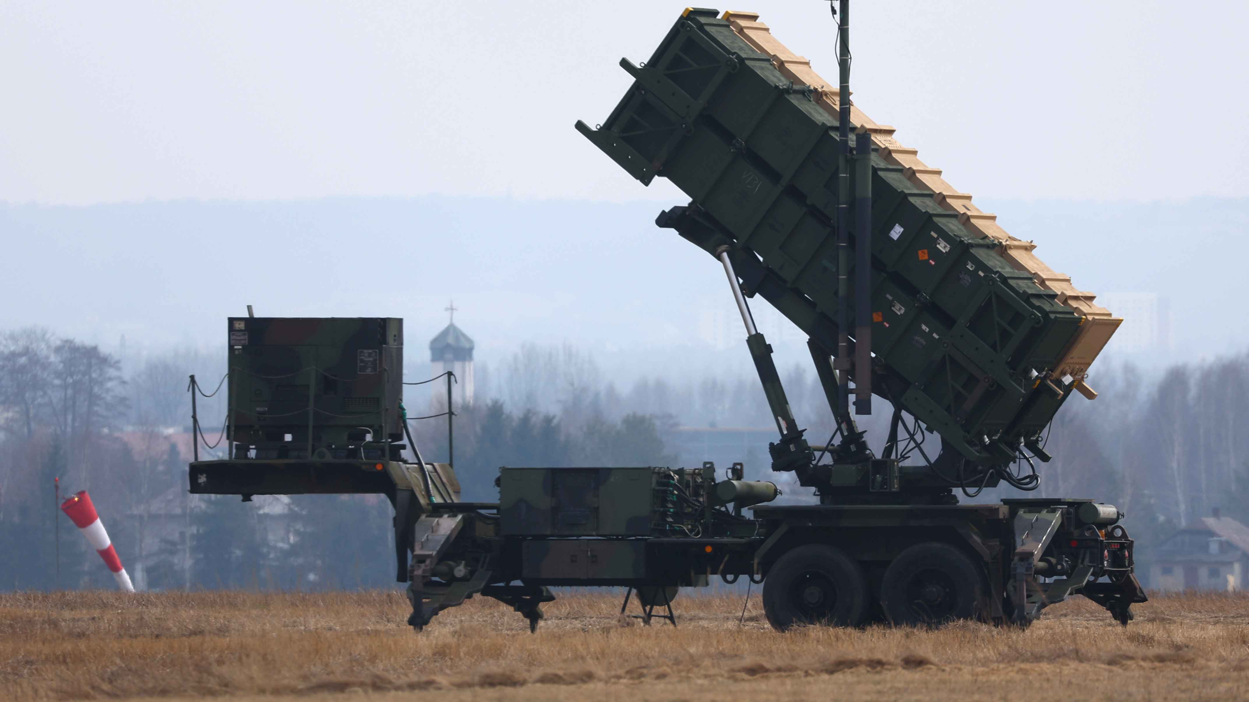 طبول الحرب تدق بين أوروبا وروسيا.. هل تدفع بولندا ثمن "لعبة الكبار"؟