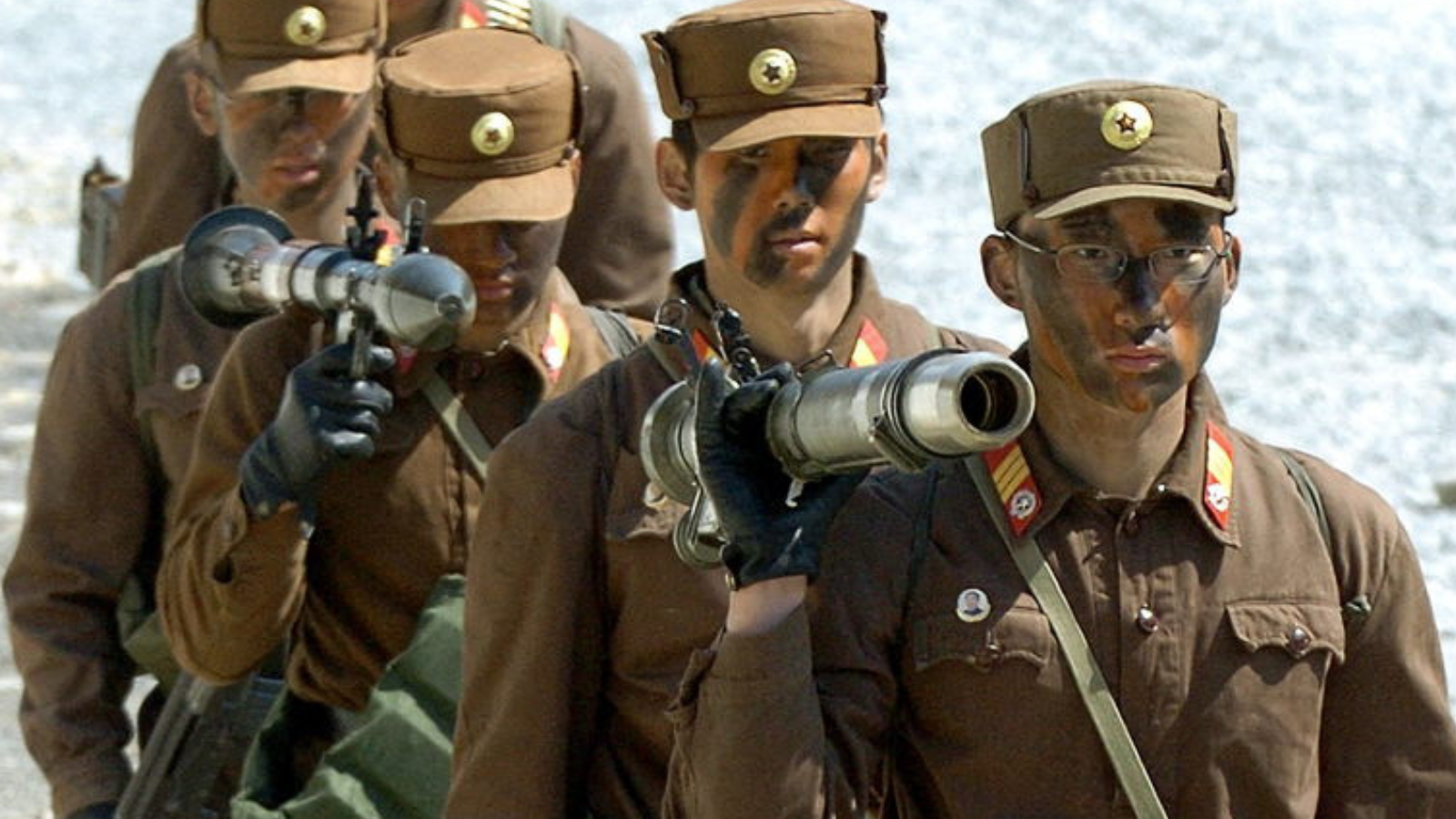 صور جوية تكشف وتيرة تدفق الأسلحة الكورية لروسيا