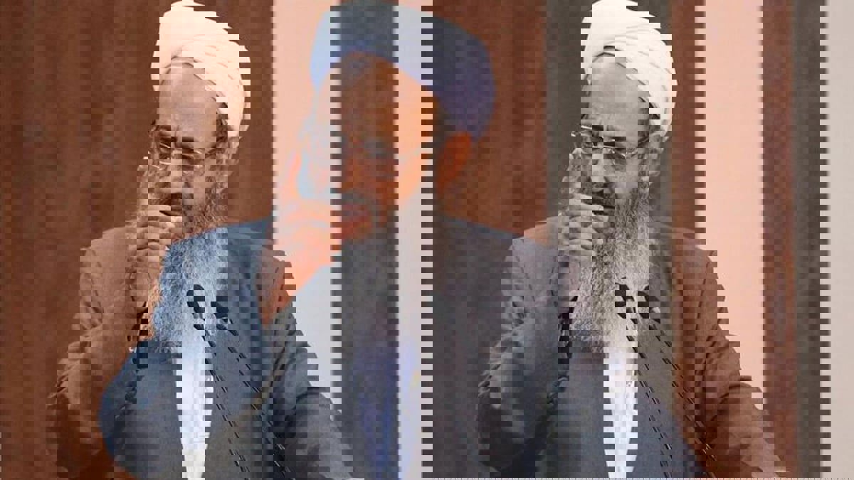 بعد اغتيال رجال دين من الطائفتين.. زعيم السنة في إيران يحذر من صراع عرقي وديني