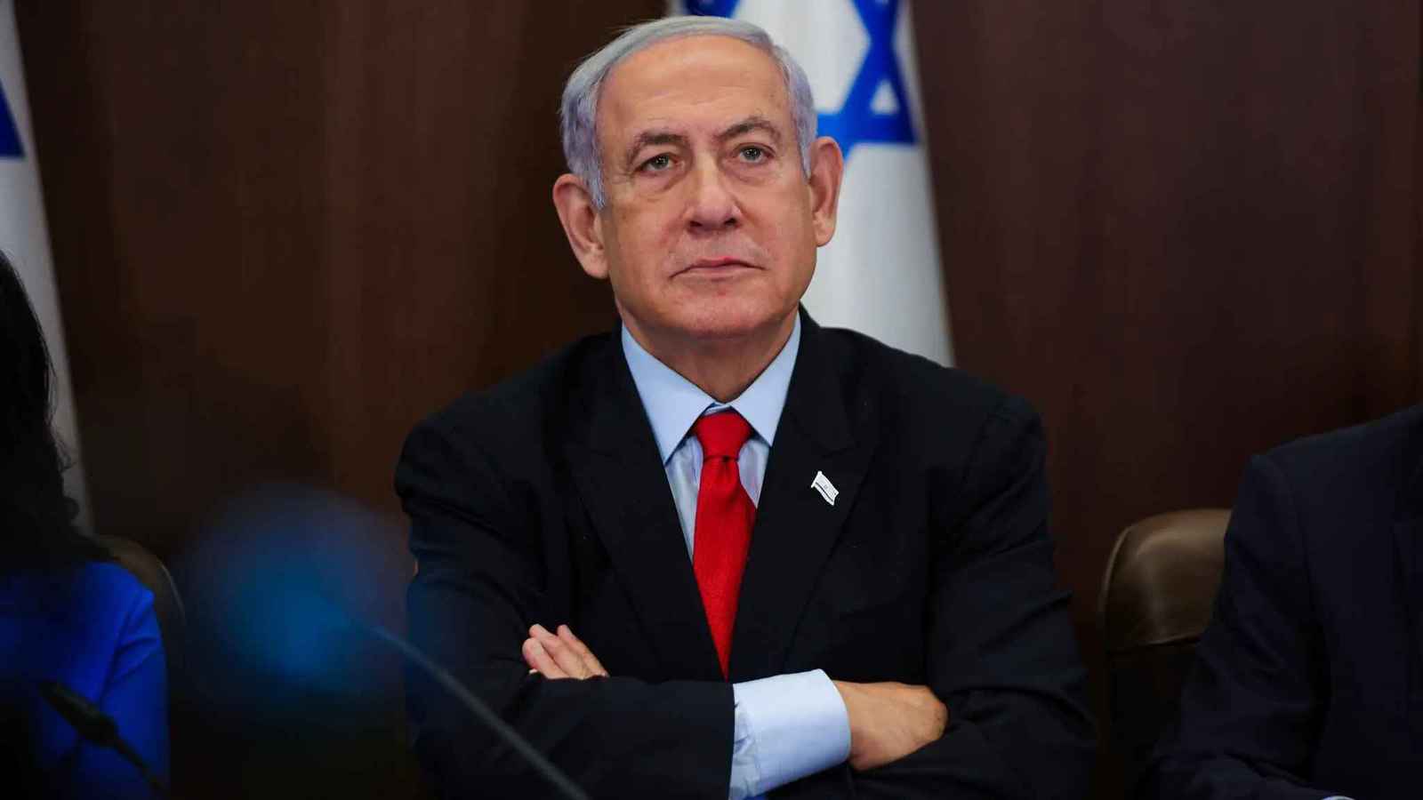 مستعيناً بوزرائه.. نتنياهو يسعى لتأجيل محاكمته بسبب تطورات سوريا