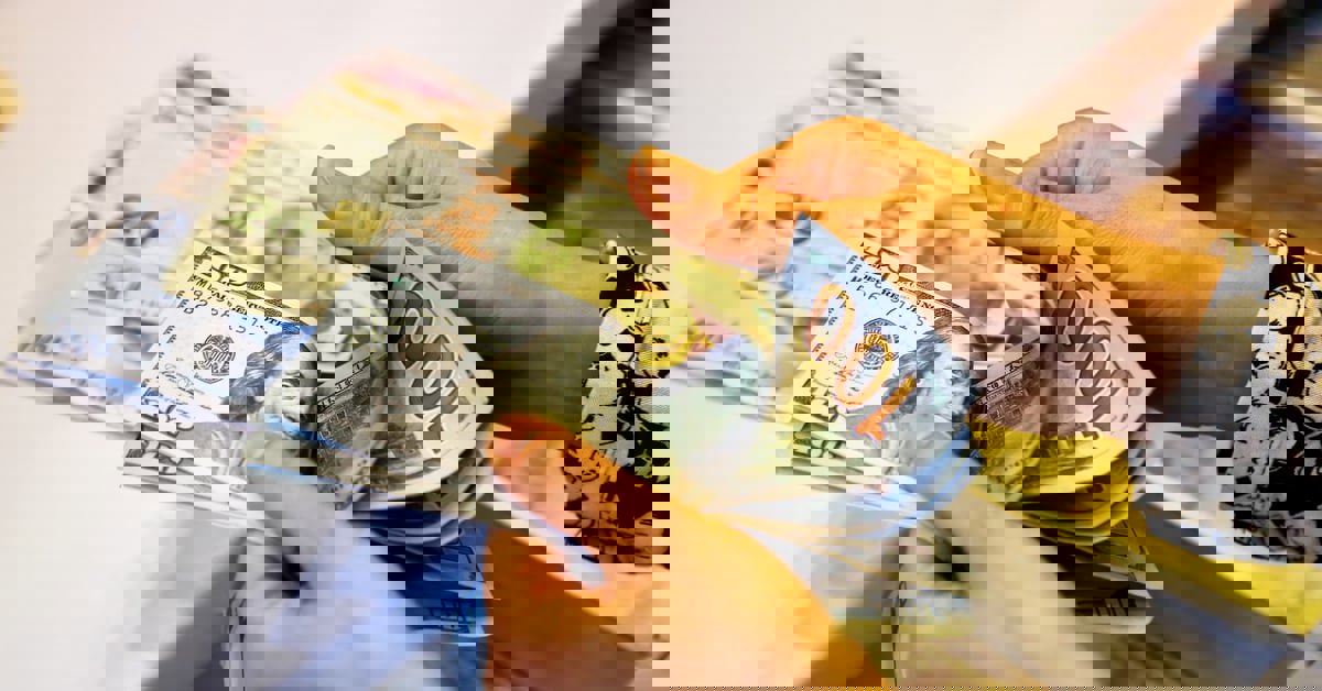 استقرار اليورو قبيل قرار المركزي الأوروبي والدولار يتراجع‎