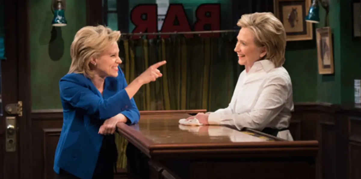 هيلاري كلينتون تسخر من نفسها في برنامج تلفزيوني