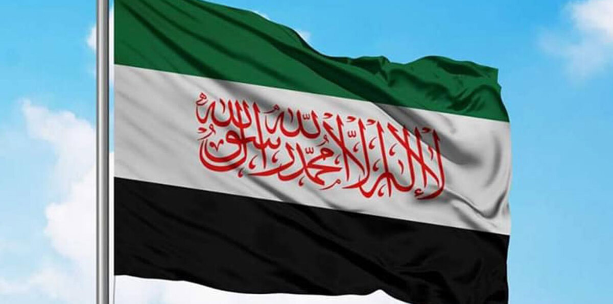 انتقادات واسعة لقرار إضافة عبارة التوحيد لعلم الثورة السورية في إدلب