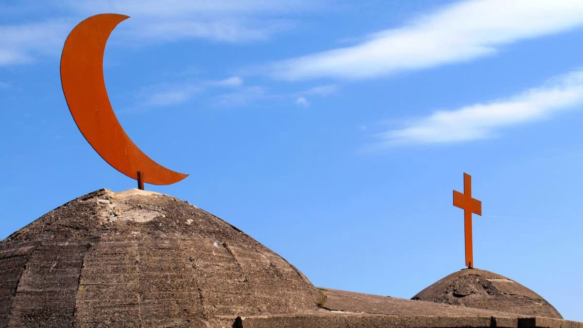 مسيحي مصري يبني مسجدًا لأهالي قريته (صور)