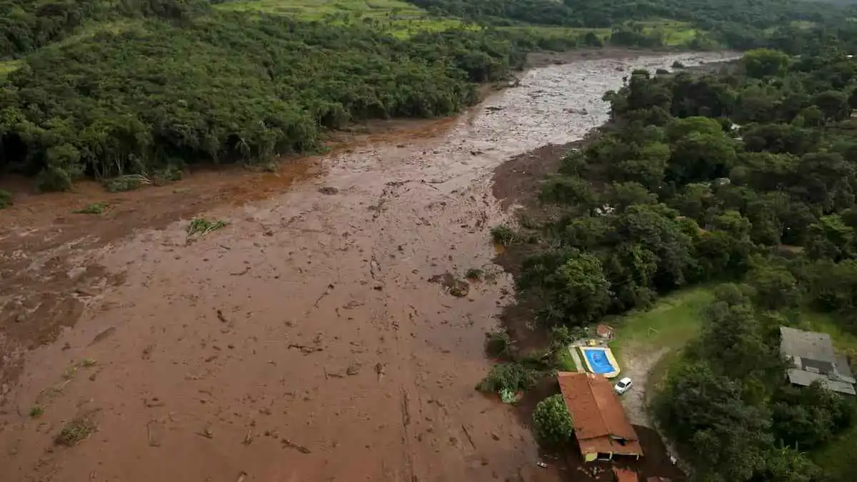 14 قتيلا جراء الأمطار الغزيرة جنوب شرقي البرازيل (فيديو)