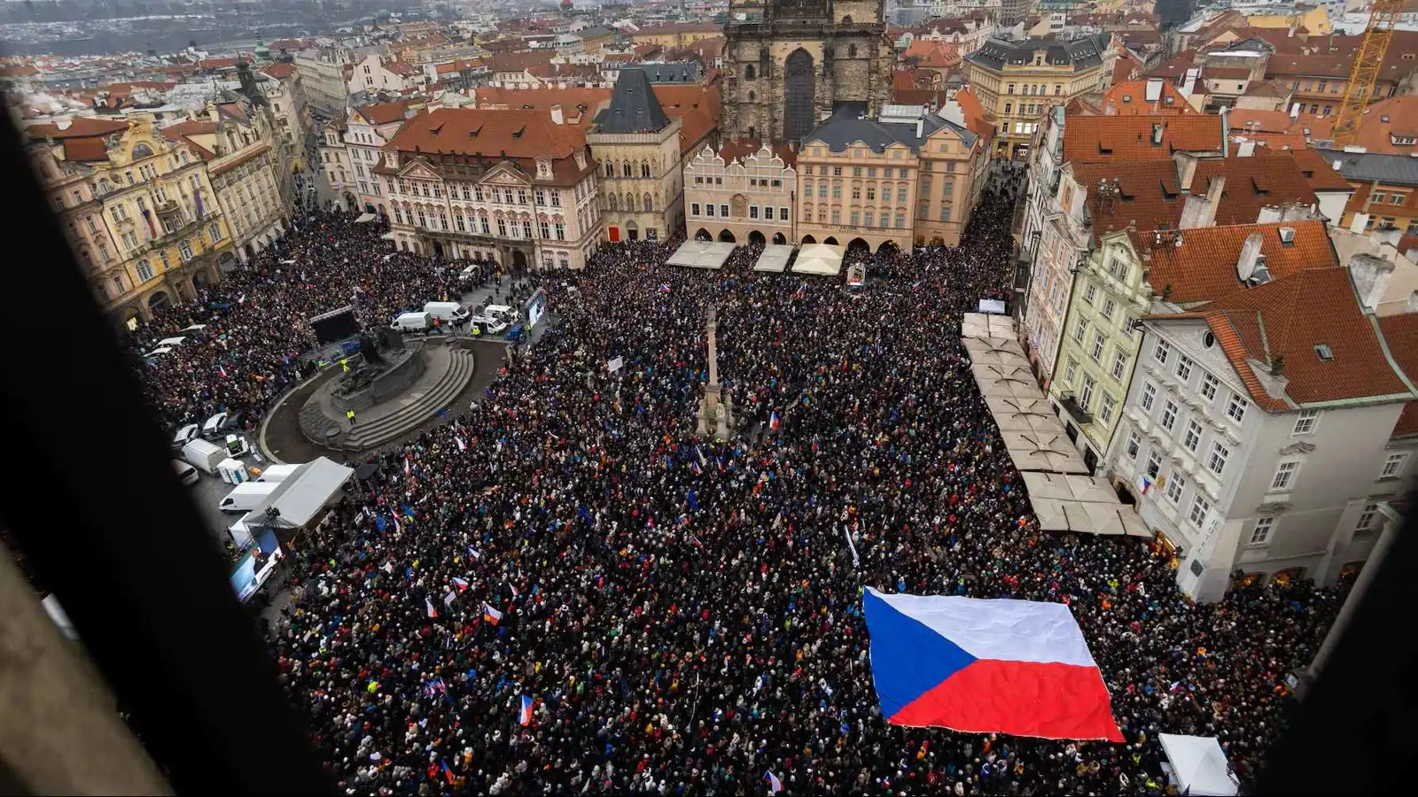 براغ تنتفض للرئيس.. مظاهرات حاشدة ضد "النازية الجديدة" في الحكومة التشيكية