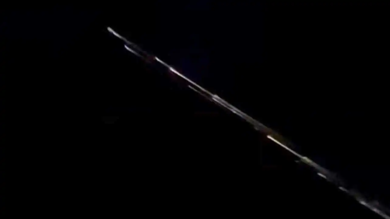 أجسام مضيئة "غامضة" في سماء لحج تثير المخاوف في اليمن (فيديو)