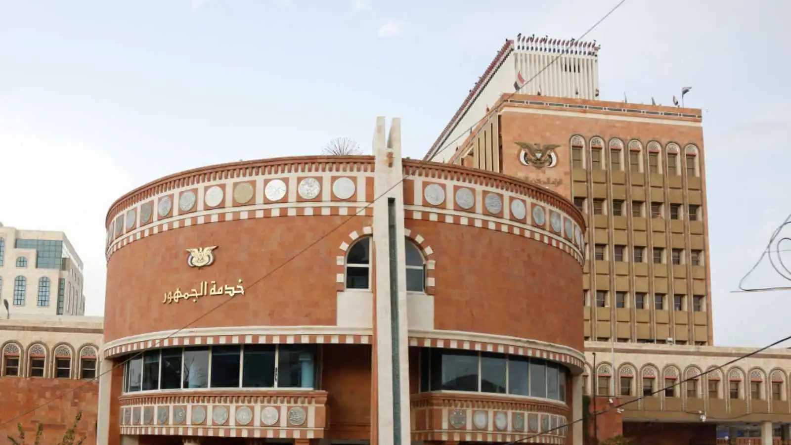 خبراء: اليمن مطالب بتفعيل الردع الاقتصادي لصد "حرب المال" الحوثية