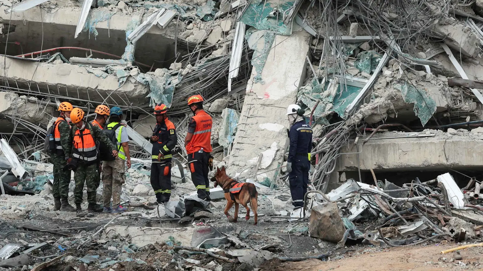 ميانمار تسابق الزمن للبحث عن ناجين بعد الزلزال المدمر (فيديو)