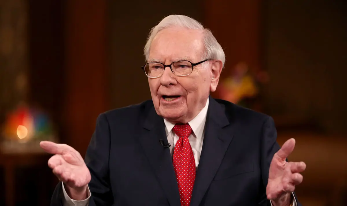 بايدن يستعين بوارن بافيت لتجاوز أزمة البنوك