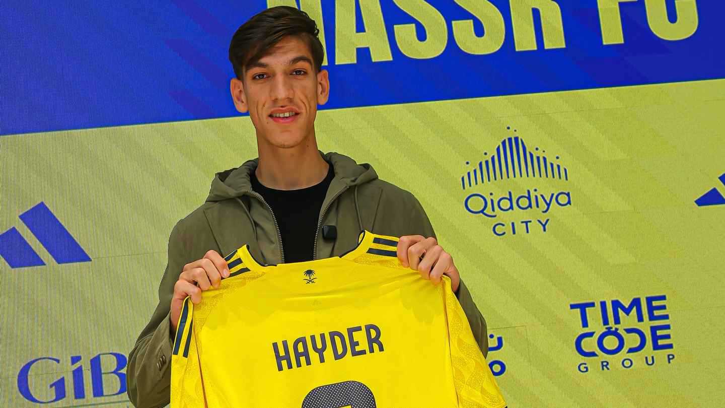 سر الصفقة العراقية.. لماذا طلب جيسوس ضم حيدر عبد الكريم بالاسم؟ 