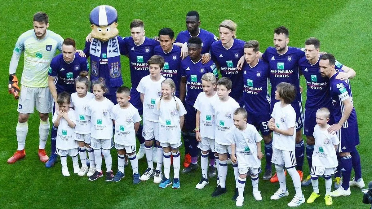 "الفيفا" يُغرّم" نادي أندرلخت لانتهاكه قواعد انتقالات اللاعبين