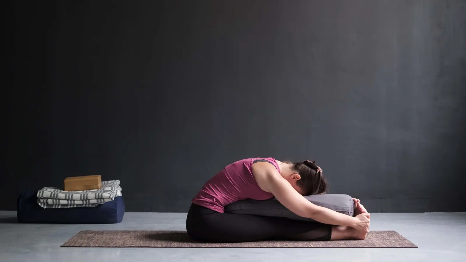 "اليوغا الترميمية".. طريقك لاستعادة التوزان الجسدي في عصر التوتر