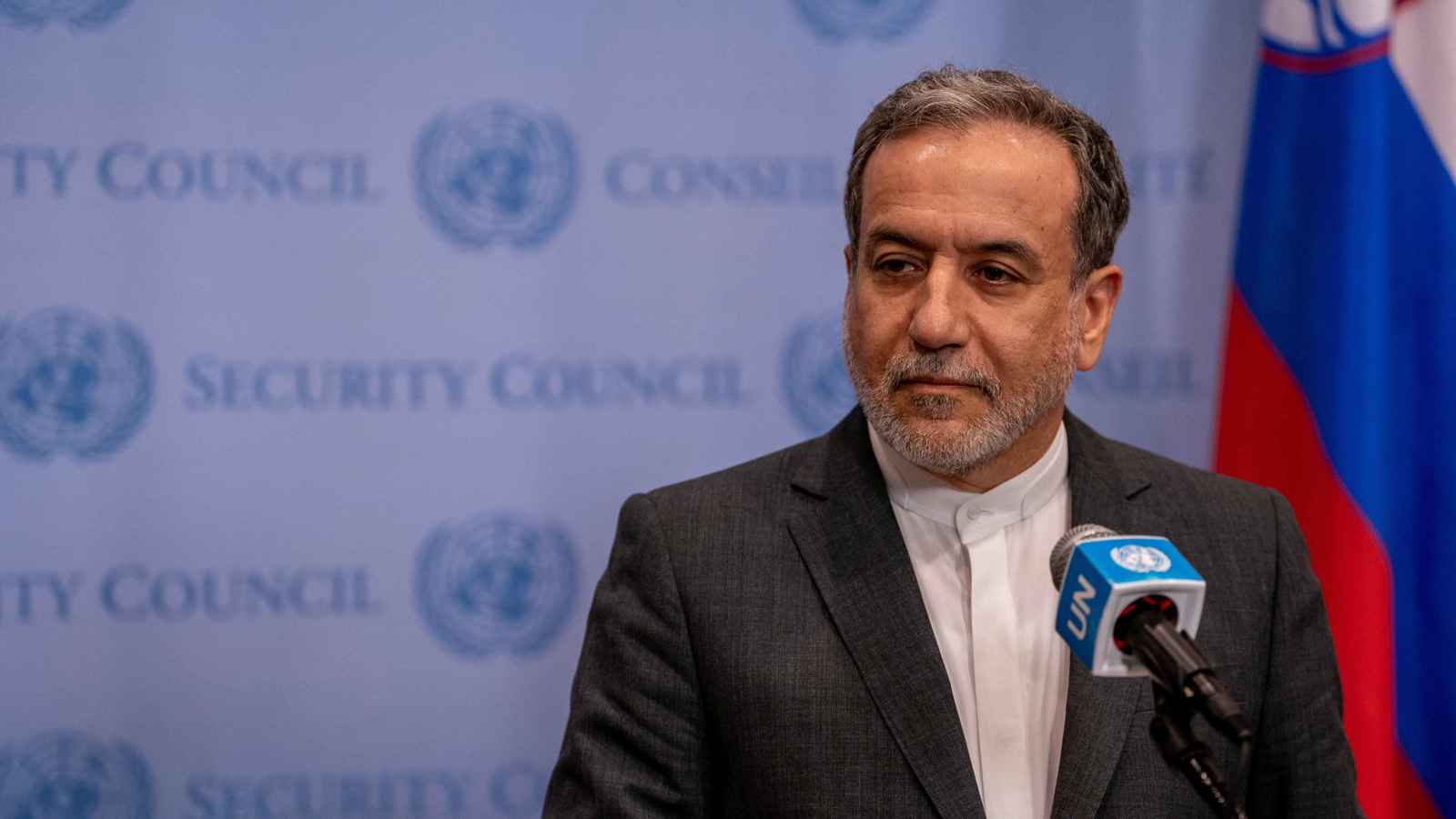 عراقجي: إيران "لن تقف مكتوفة الأيدي" إن اندلعت حرب في لبنان