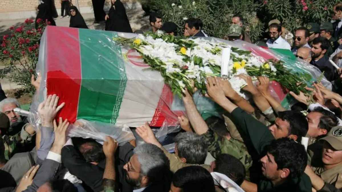 بعد أكثر من 4 سنوات.. الحرس الثوري يعيد جثث 8 من عناصره قتلوا في سوريا