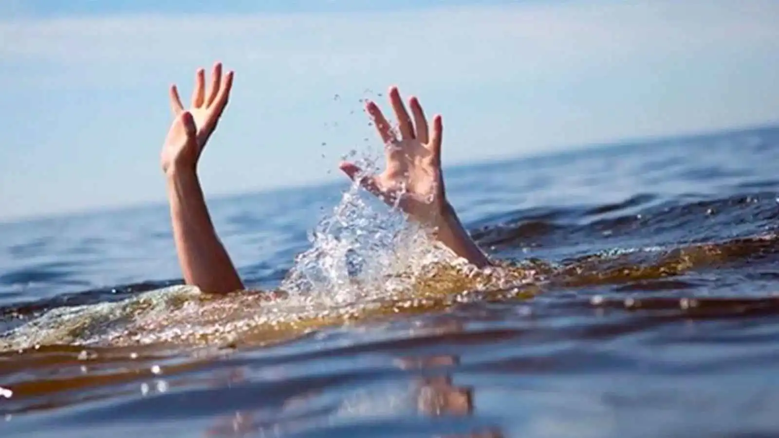 العراق.. إنقاذ "بطولي" لسيدة ألقت بنفسها في النهر (فيديو)