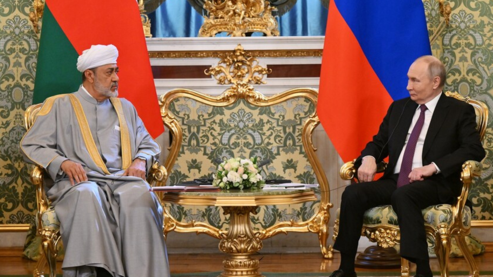 روسيا وسلطنة عمان توقعان اتفاقيات لإلغاء التأشيرات وتعزيز التعاون