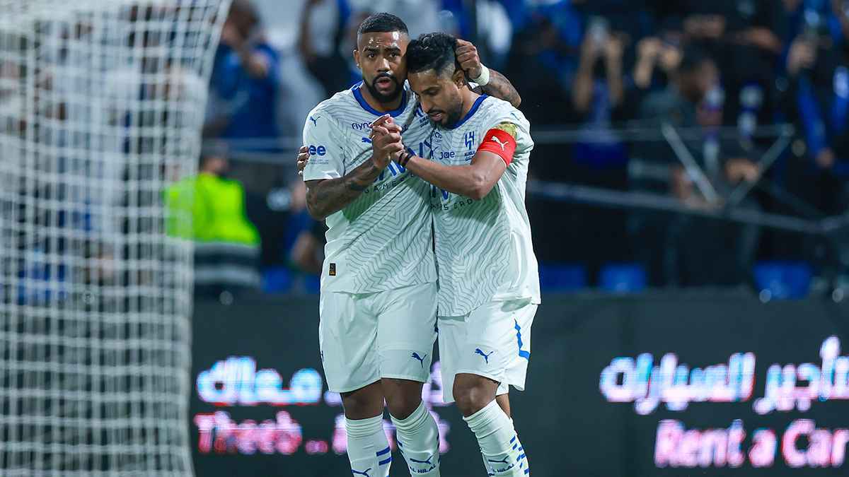 الهلال يقلب تأخره ويحقق فوزا مثيرا على الفتح في الدوري السعودي (فيديو)