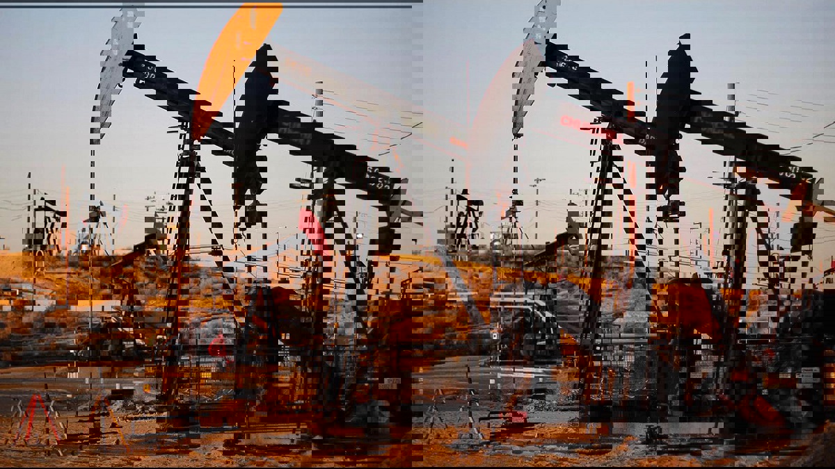 "كورونا" يهبط بأسعار النفط عالميا