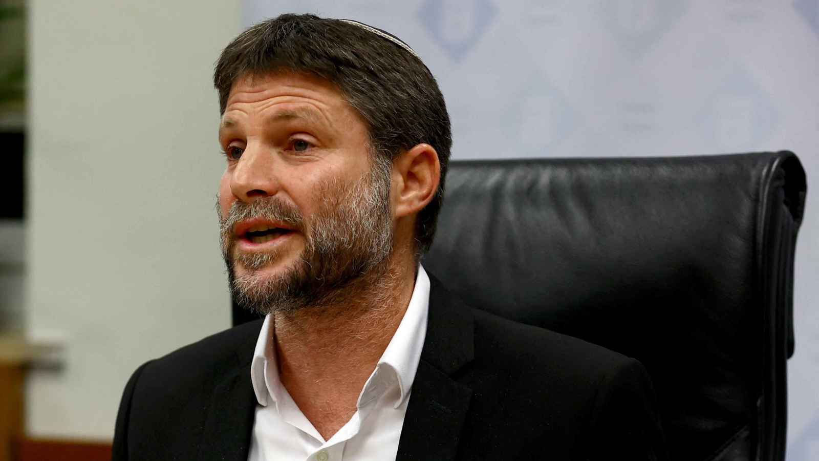 حزب سموتريتش يقدم مشروع قانون لفرض السيادة الإسرائيلية على الضفة