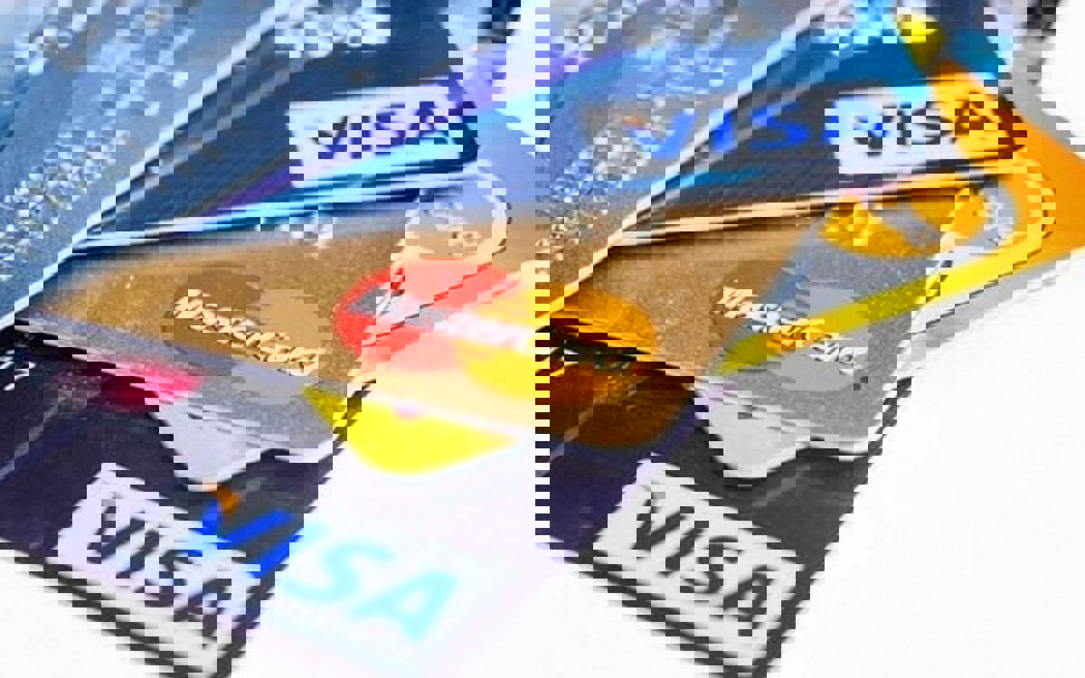 السعودية تفرض قيودا على السحب النقدي لبطاقات الائتمان