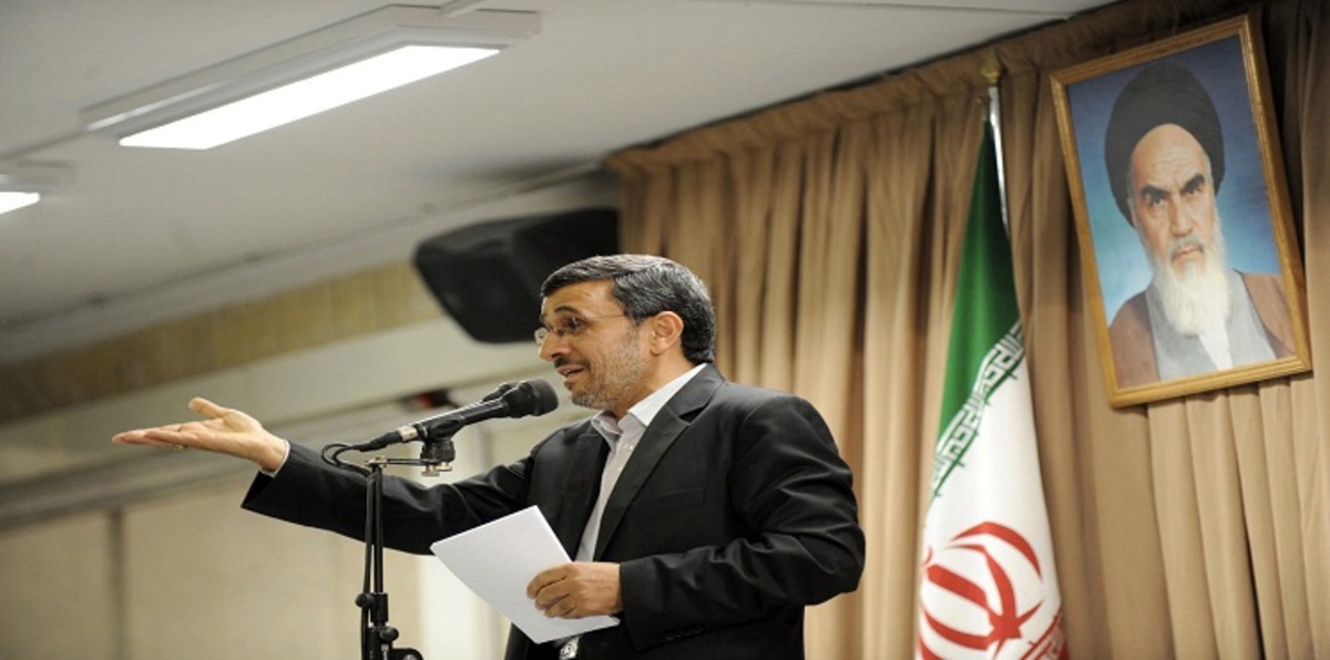 هل تحرم تهم الفساد ومخالفة أوامر المرشد "نجاد" من العودة لرئاسة إيران؟