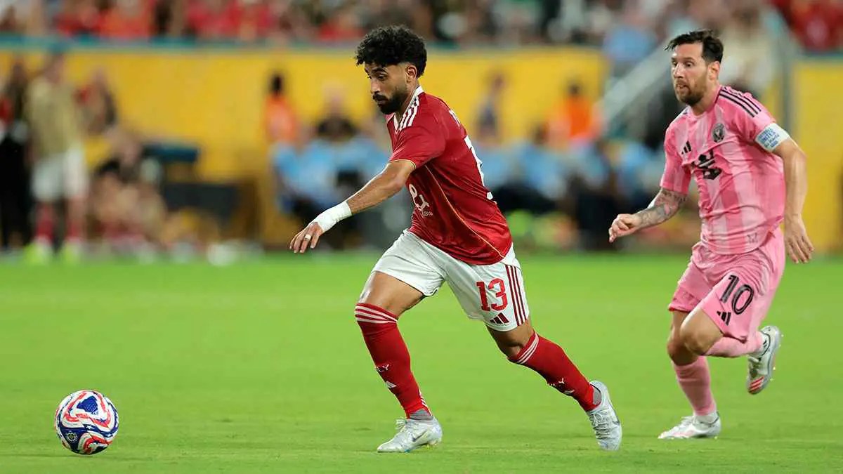 مرفوض تمامًا.. الأهلي المصري يرد على أنباء رحيل نجم الفريق