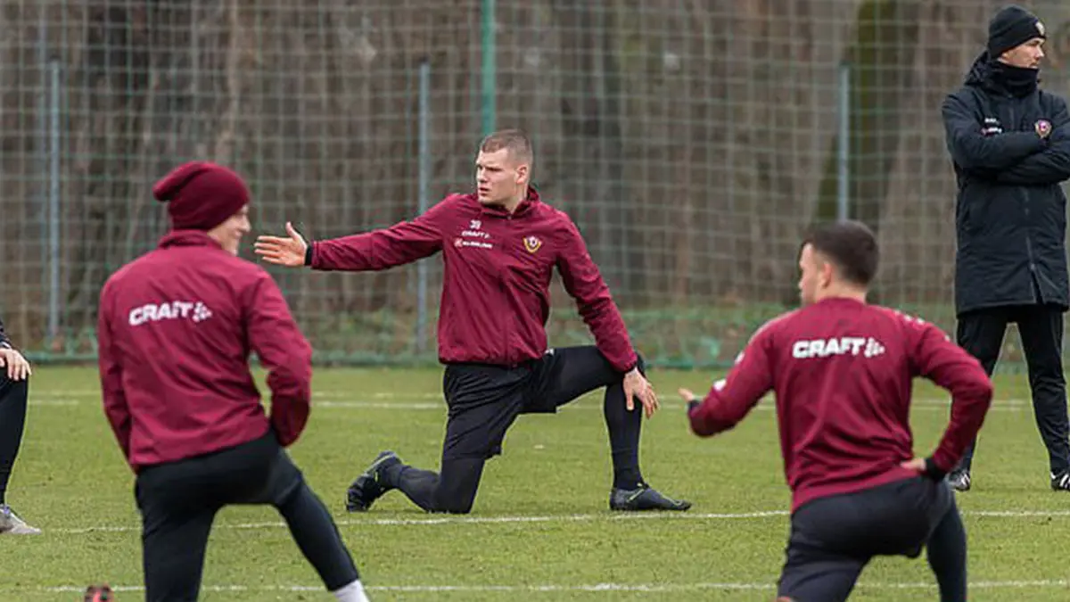 انتكاسة لخطط عودة الدوري الألماني بعد وضع تشكيلة فريق دينامو دريسدن في الحجر الصحي