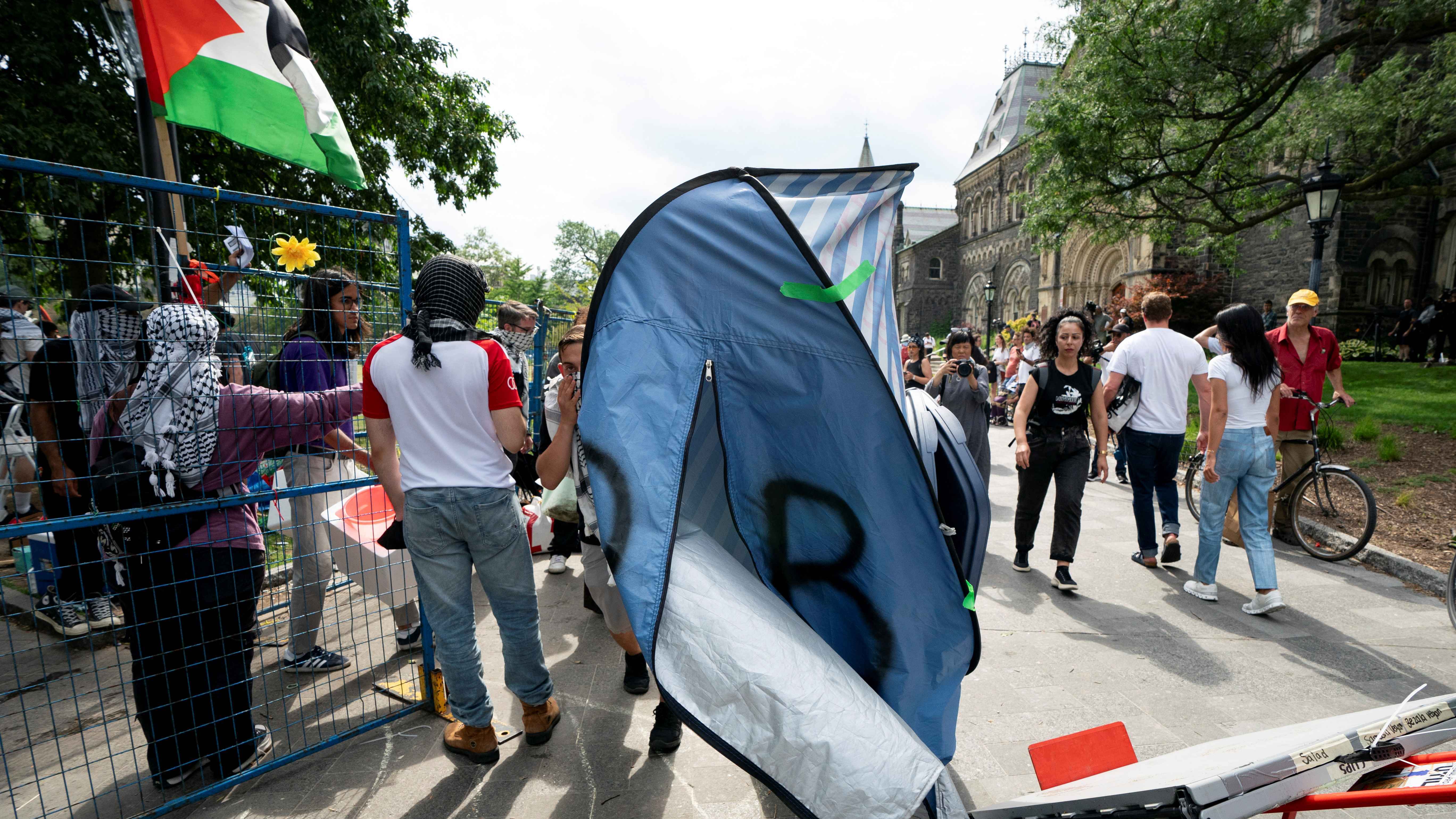 مؤيدون لغزة ينهون اعتصاماً في حرم جامعة تورونتو الكندية‎ (صور)