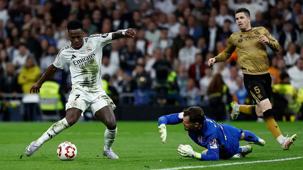 مسؤول في الهلال يحسم الجدل حول التفاوض مع فينيسيوس