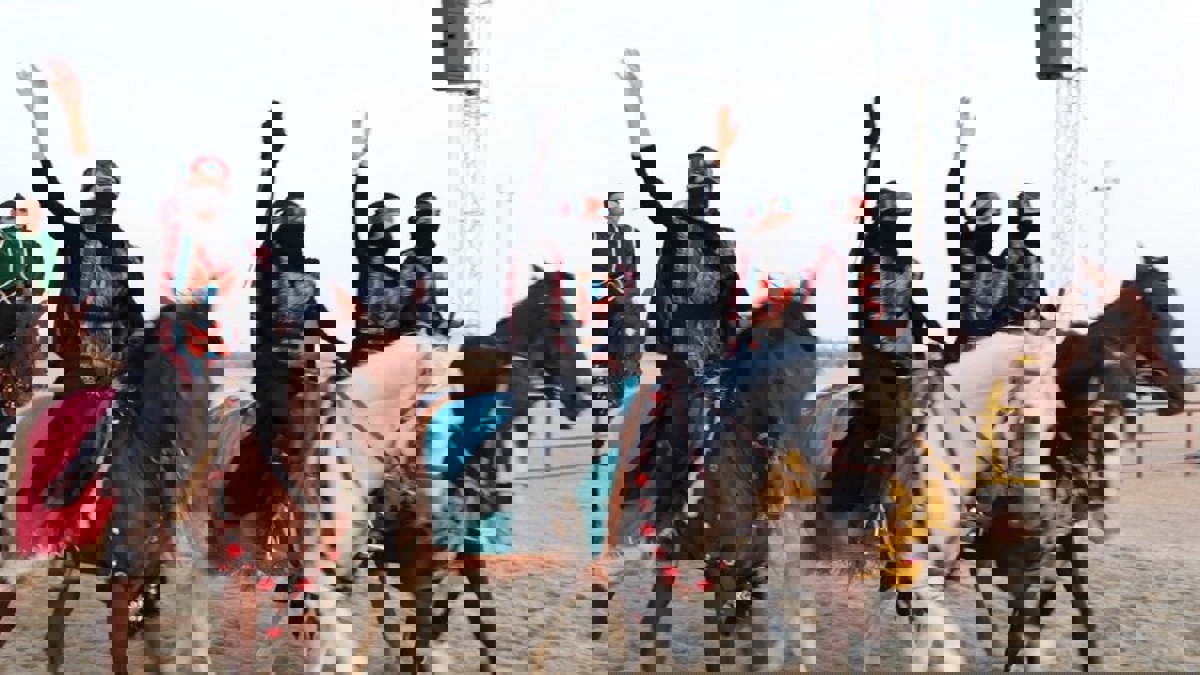 لأول مرة.. سعوديات يشاركن الرجال في عروض "فرسان عكاظ"