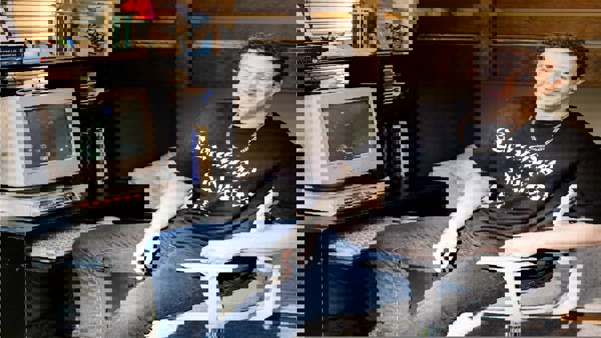 مارك زوكربيرغ يثير غضب التونسيين بعبارة على قميصه (صور)