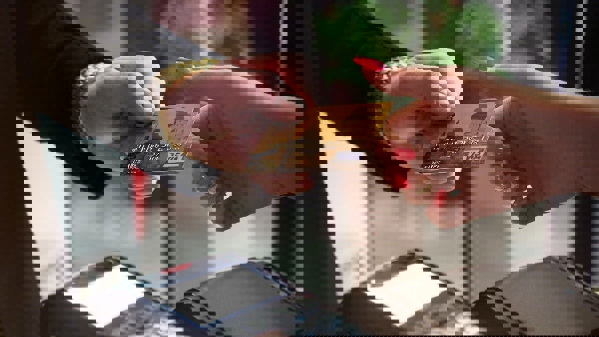 إنفاق المستهلكين ببطاقة "فيزا" المشفرة يتجاوز مليار دولار