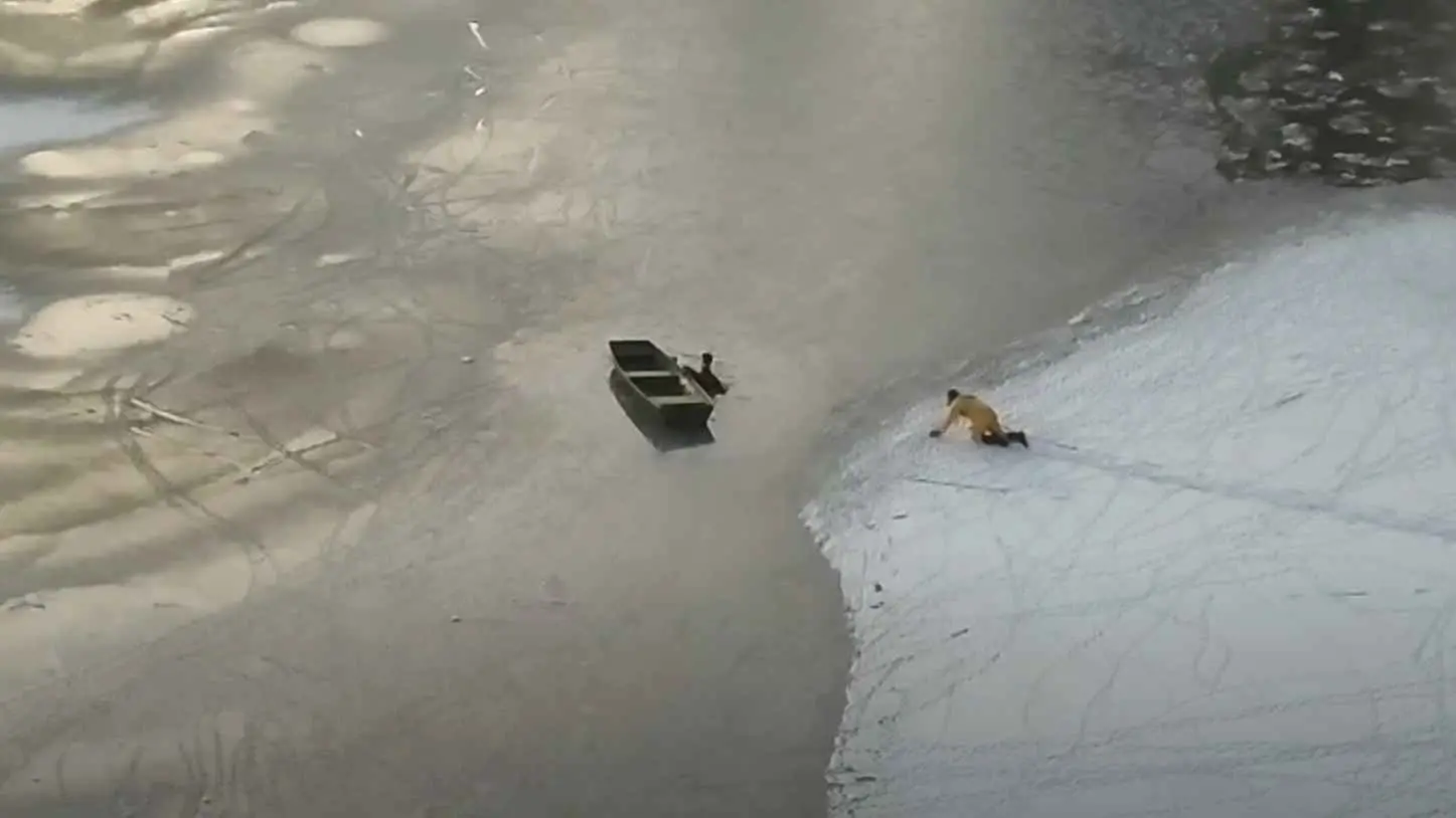 بوسطن.. إنقاذ رجل وكلبه بعد سقوطهما في بحيرة متجمدة (فيديو)