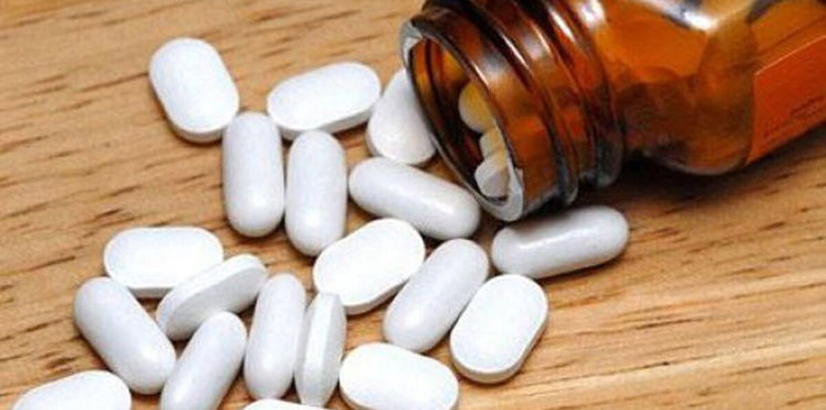 دبي تضبط شاباً بحوزته حبوب مخدرة.. نقلها من عمته في سوريا لعمته في الإمارات