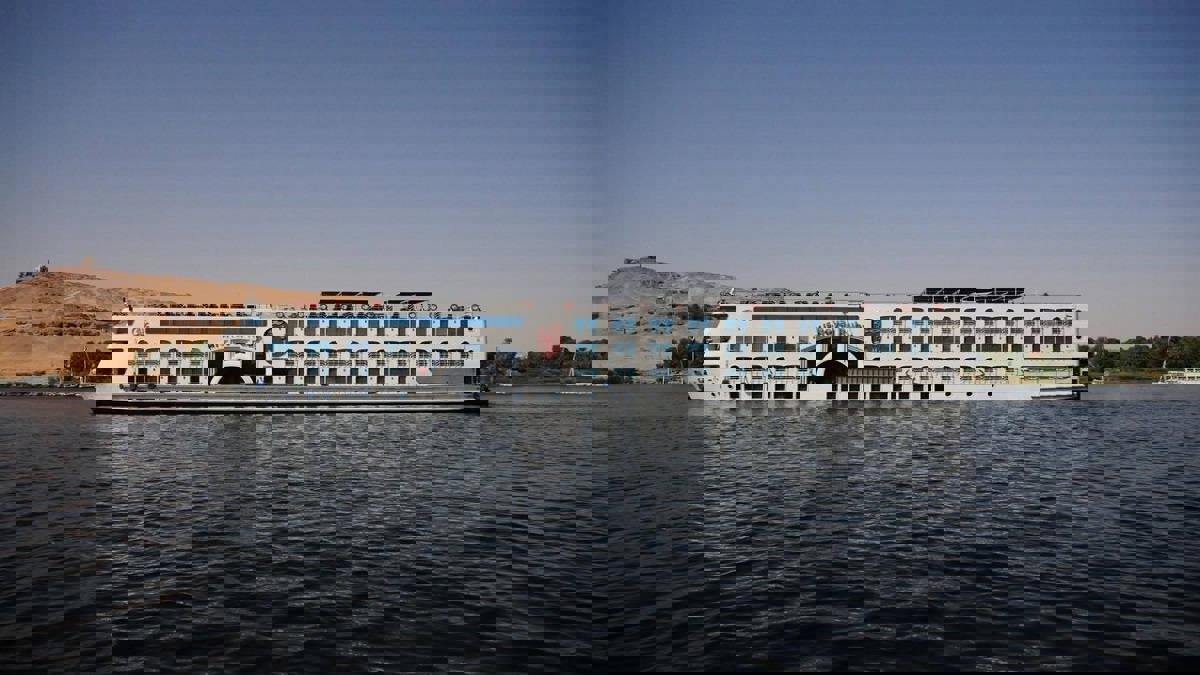 مصر.. حريق ضخم يلتهم باخرتين سياحيتين في نهر النيل (صور)