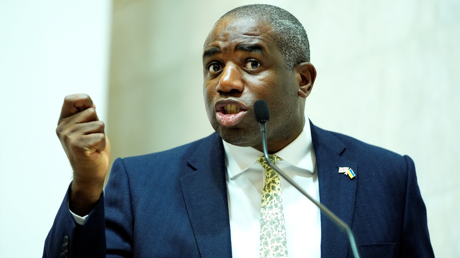 وزير الخارجية البريطاني: بوتين "متبجّح" و"يهدد بالنووي"