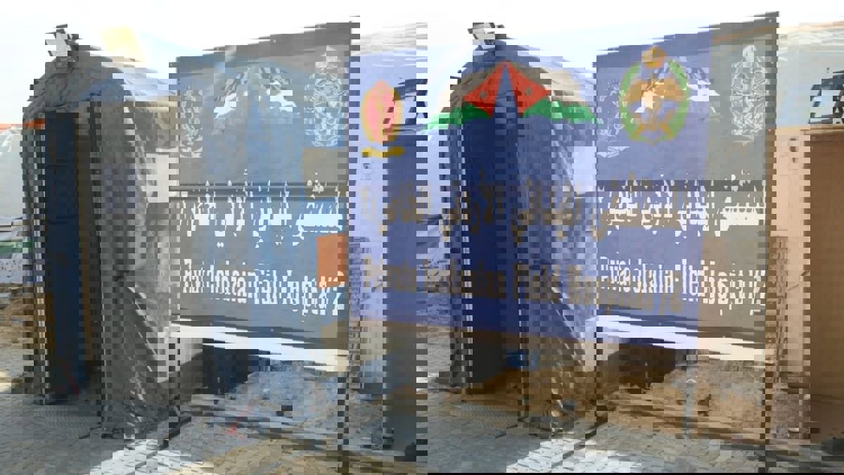 إصابة أحد عناصر المستشفى الميداني الأردني في خان يونس