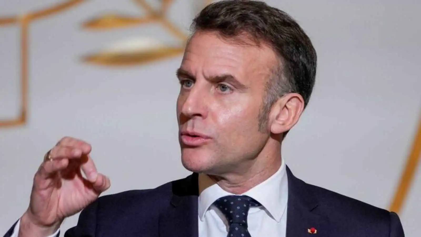 ماكرون يوجه رسالة إلى الشارع الفرنسي بعد سقوط قتيل اليمين المتطرف