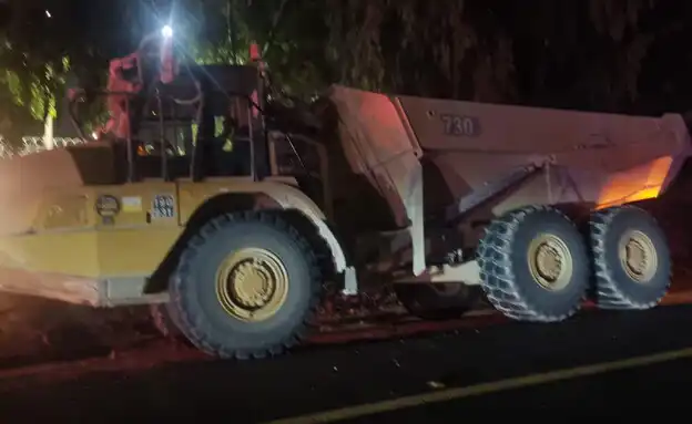 الجرافة التي تمت سرقتها