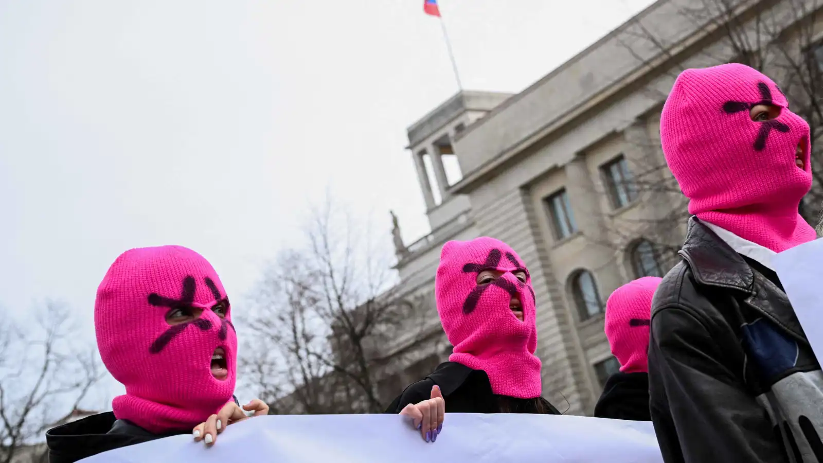 موسكو تصنف فرقة "بوسي رايوت" كمنظمة متطرفة