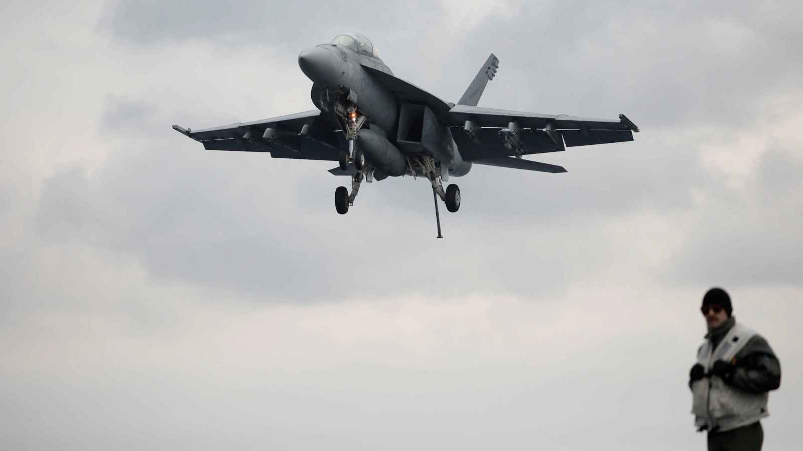 سقوط طائرة مقاتلة ومصرع قائدها في الكويت