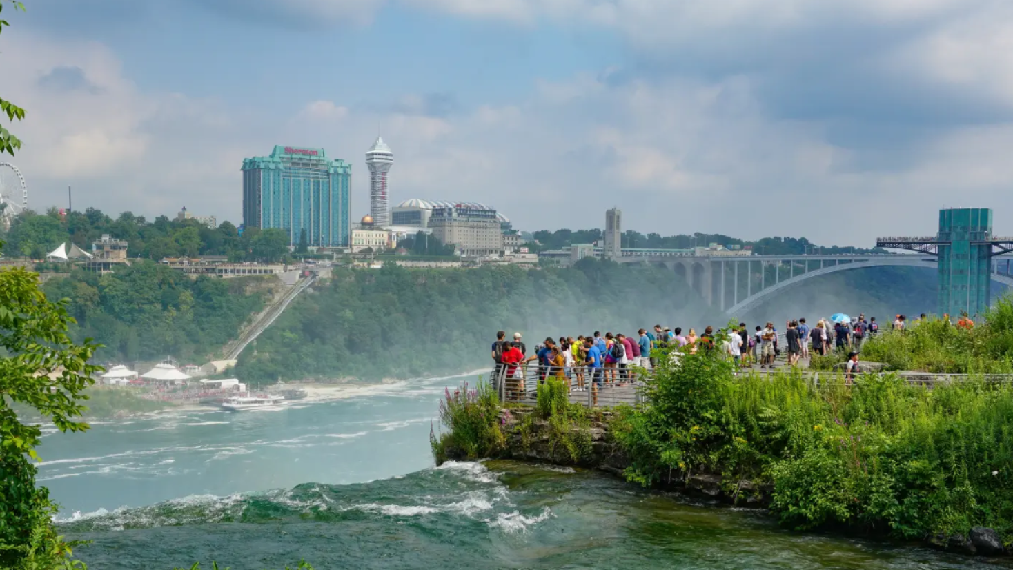 أمٌّ وطفلاها يلقون مصرعهم بعد قفزهم من شلالات "نياغارا"