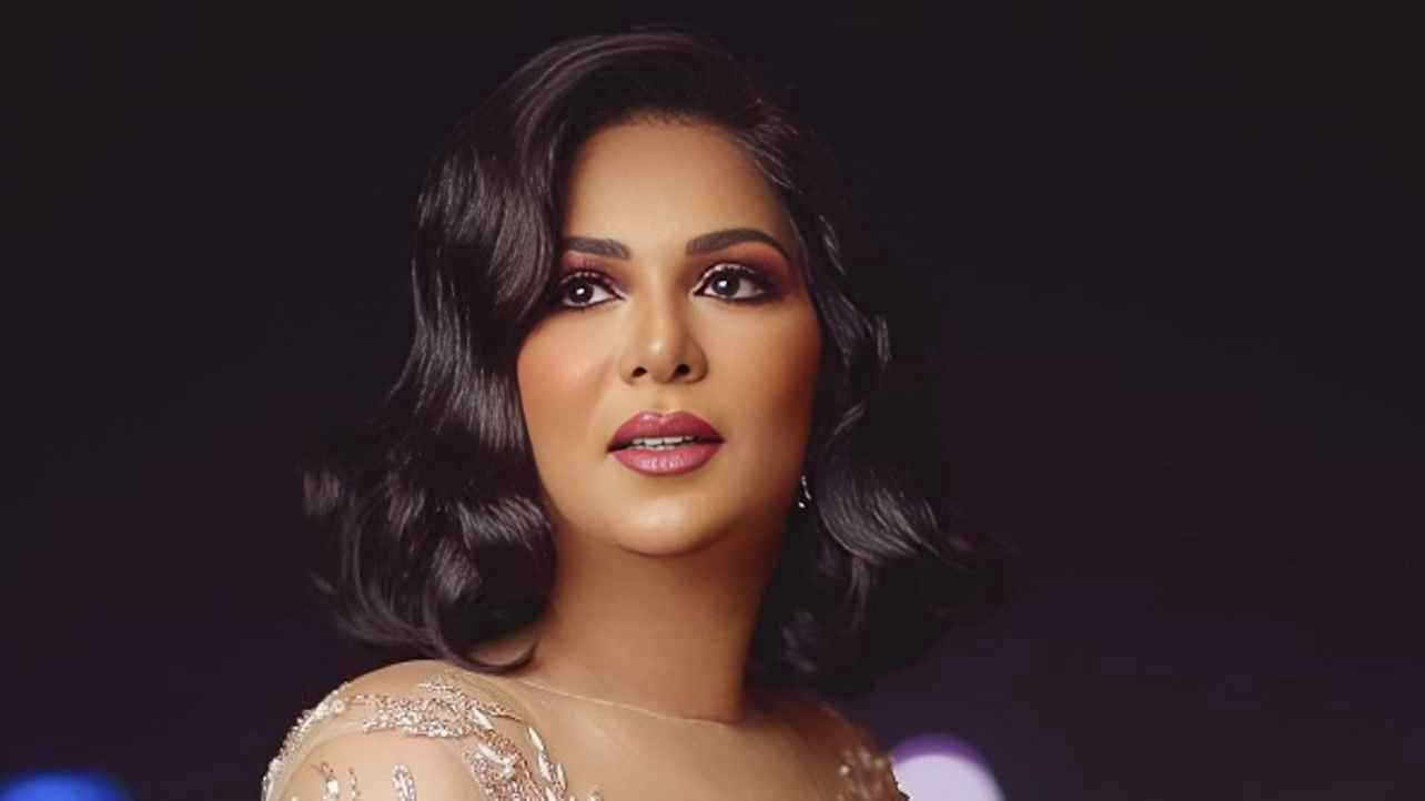 نوال ترد على الإعلامية فجر السعيد وتقبل اعتذارها