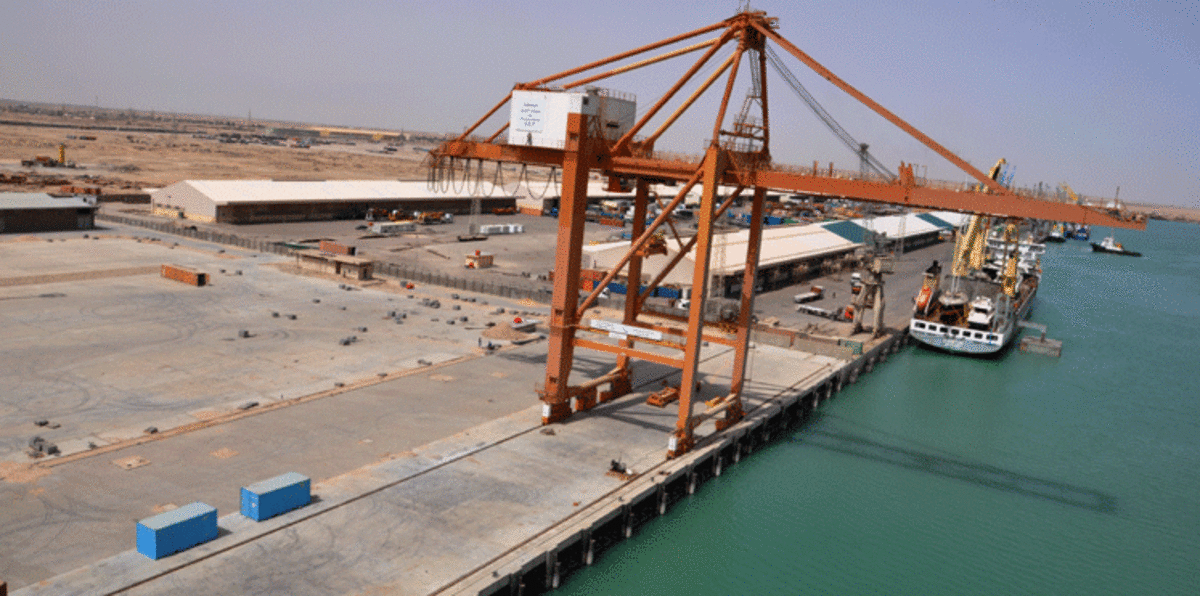 الدبلوماسية الكويتية تعبر ممر "خور عبدالله" بهدوء رغم ضجيج العراقيين