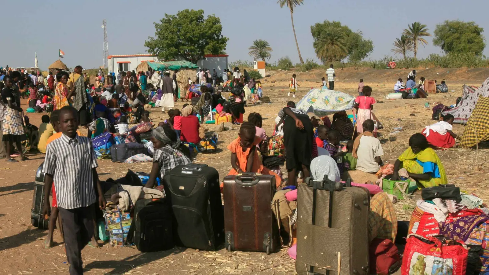 "سلاح التجويع".. اتهامات متزايدة للجيش السوداني بـ"سرقة" المساعدات
