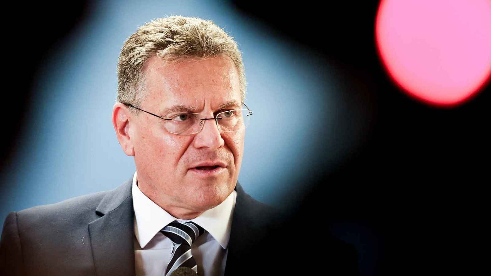 تعول عليه أوروبا لمواجهة ترامب.. من هو السلوفاكي شيفتشوفيتش؟