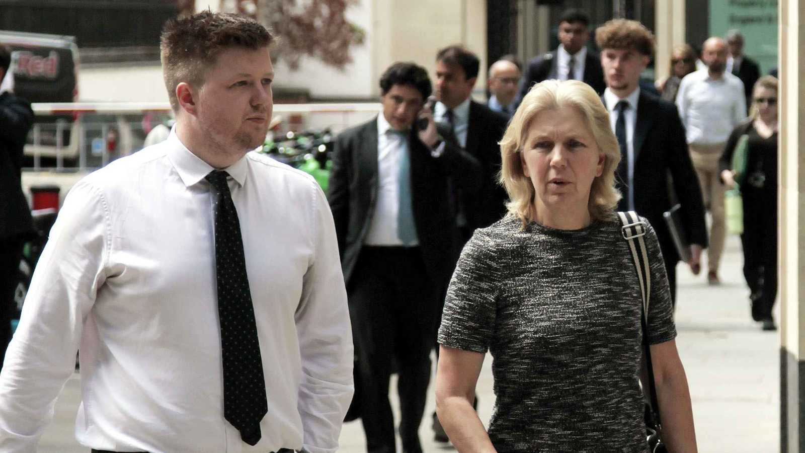 عاملة نظافة تنتصر على ابن ملياردير في "معركة ميراث"