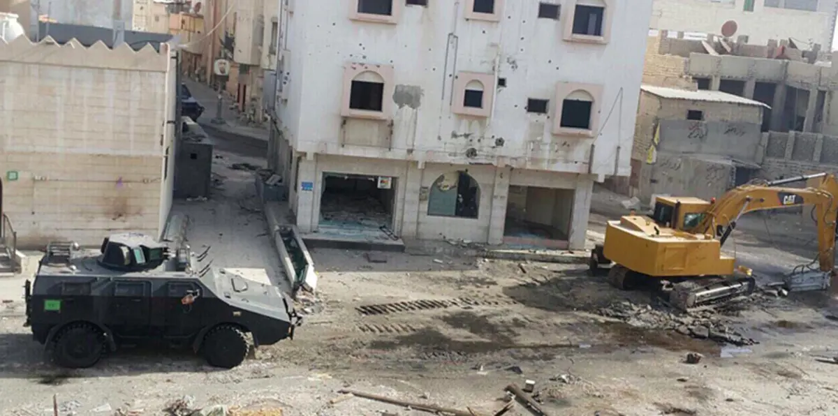 بالصور.. إطلاق نار على منزل رجل دين شيعي بارز في القطيف‎