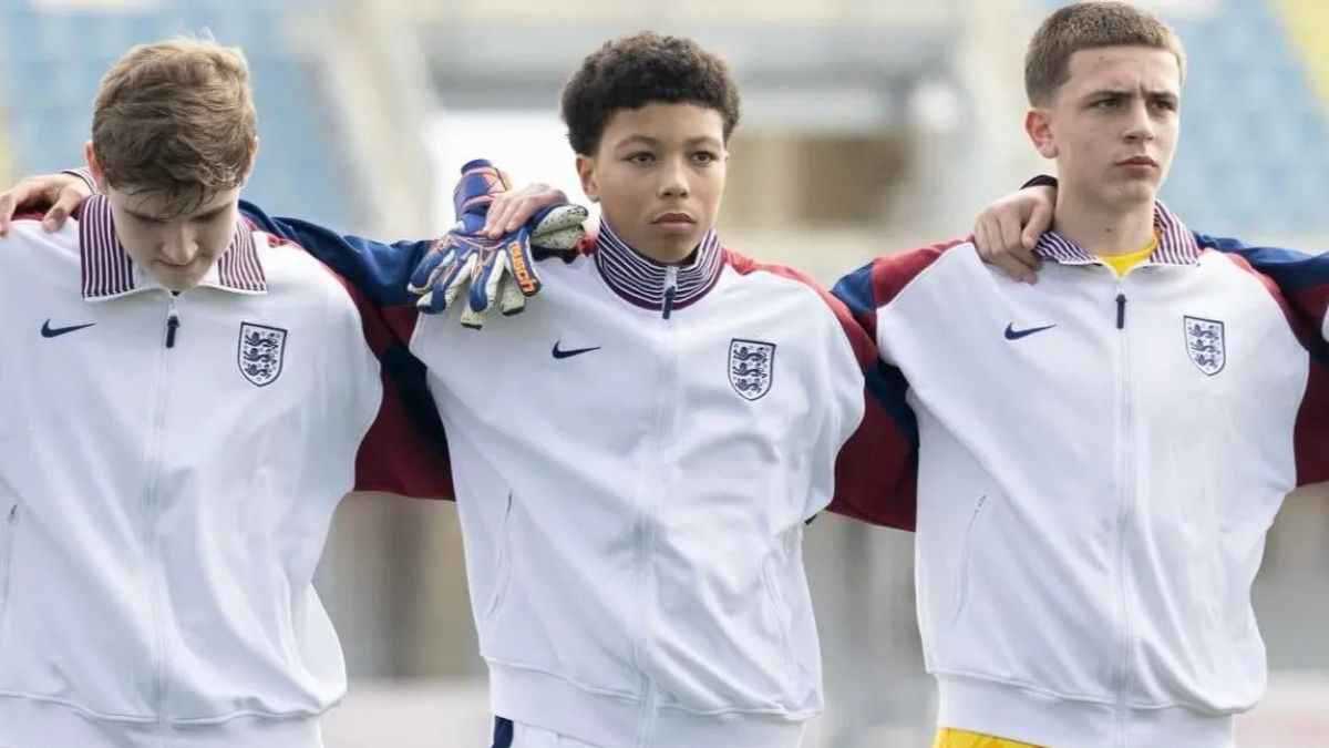 نجل أسطورة البرازيل يخطف الأضواء مع منتخب إنجلترا للناشئين (صور) 